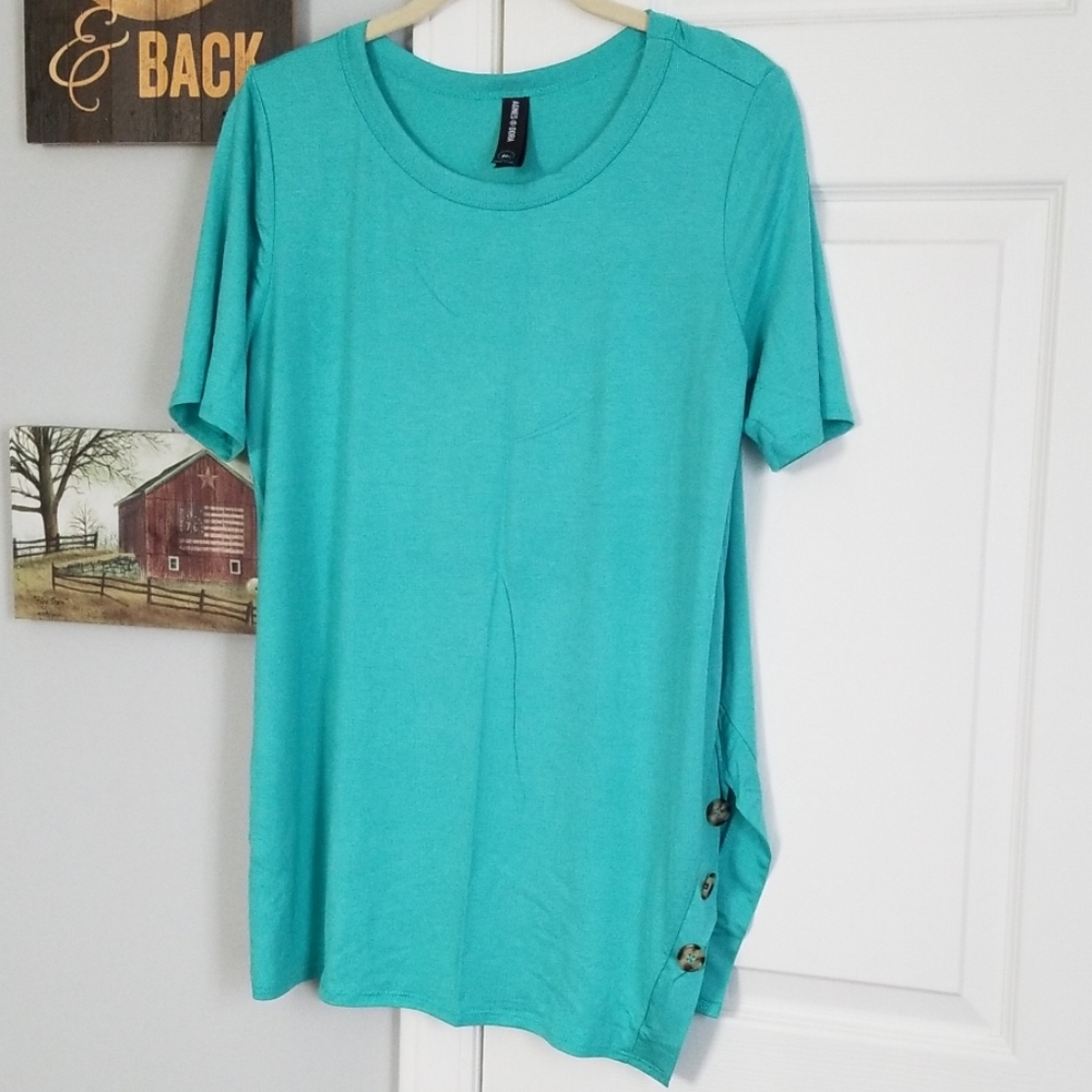 Agnes & Dora Side botton top.